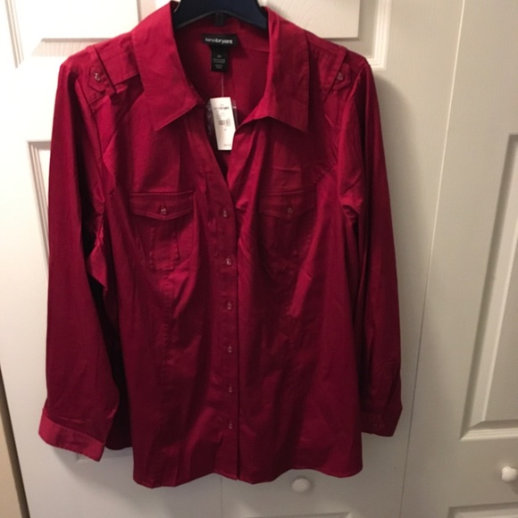 Red button down blouse - Picture 2 of 4